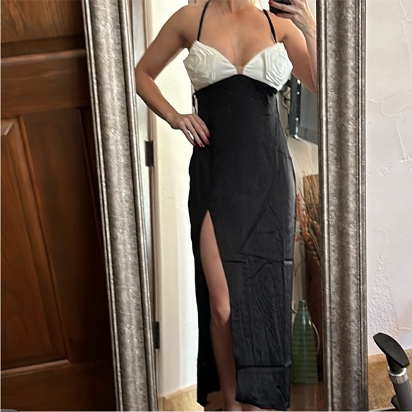 For love & Lemons🖤🤍 Midi Dress w/ roses• NWT • MEDIUM - Picture 6 of 12